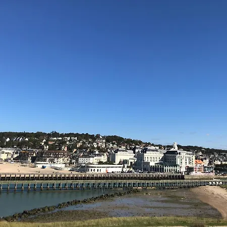 Апартаменты Escapade A L'estacade *